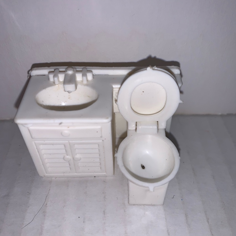 Kitchen and Bathroom Plastic Dollhouse Furniture - Picture 5 of 6